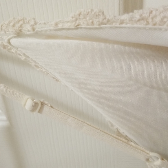 💥3 for $10💥 Flying Tomato Crochet Bust Dress - Picture 5 of 9